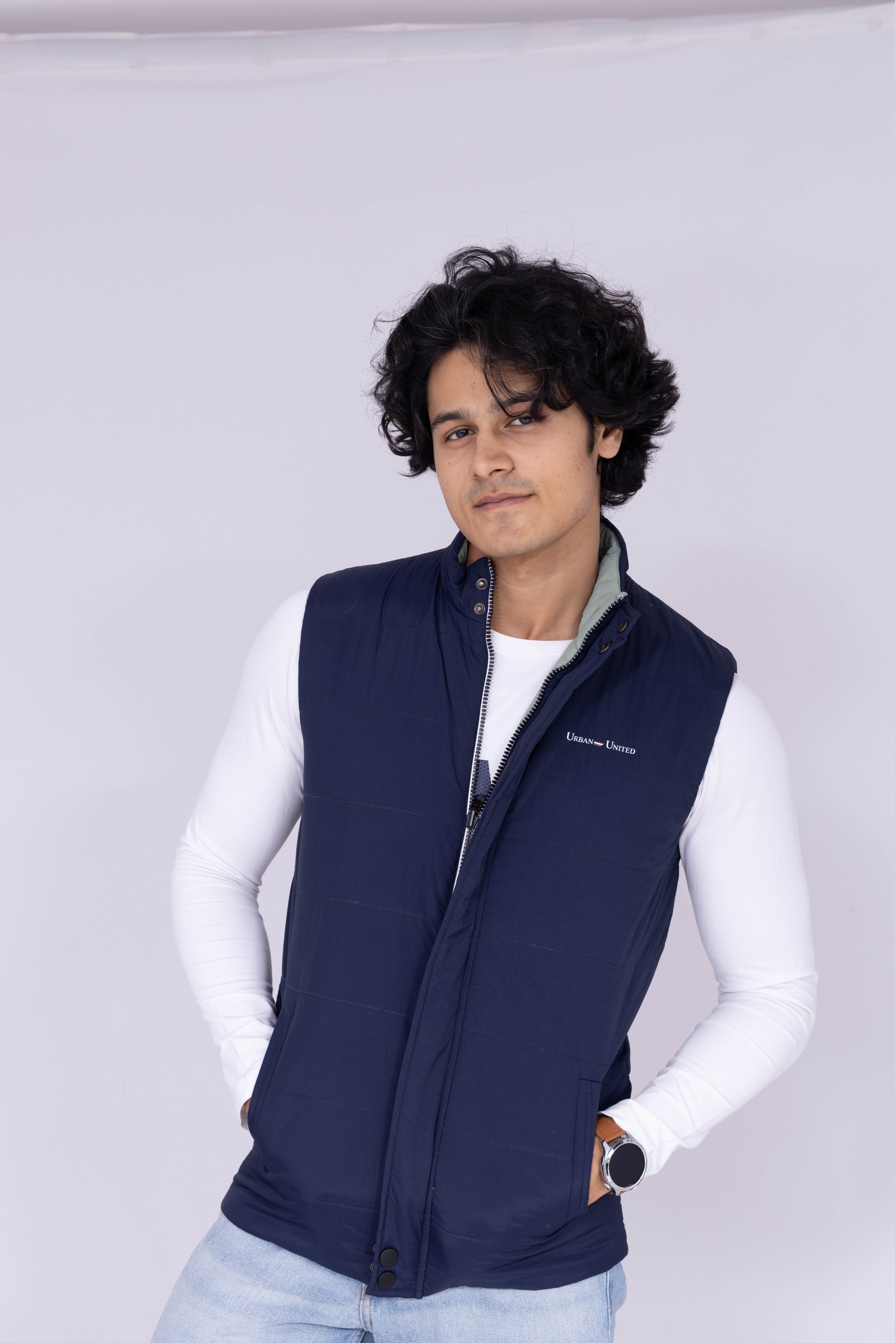Two side solid reversible sleeveless puffer jacket
