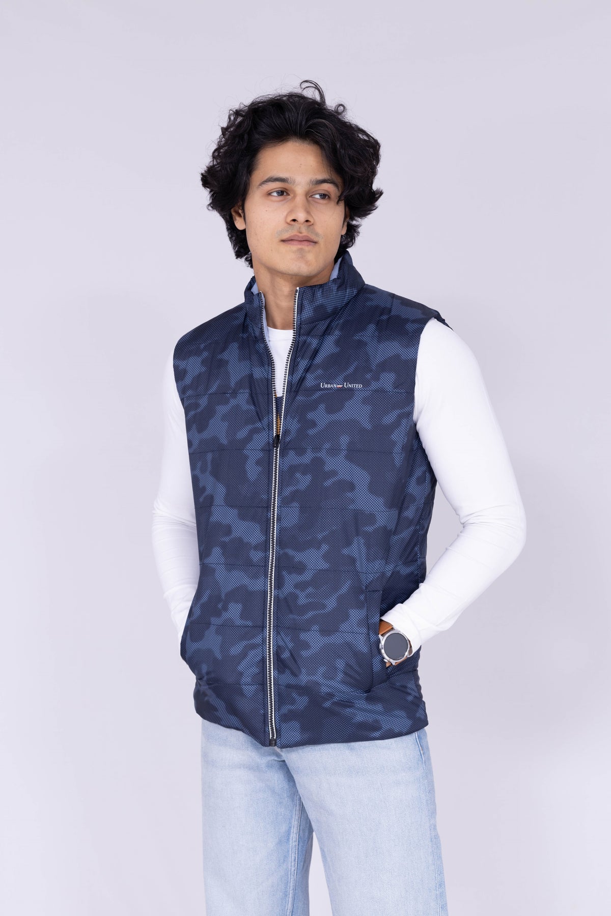 Print & Solid reversible sleeveless jacket