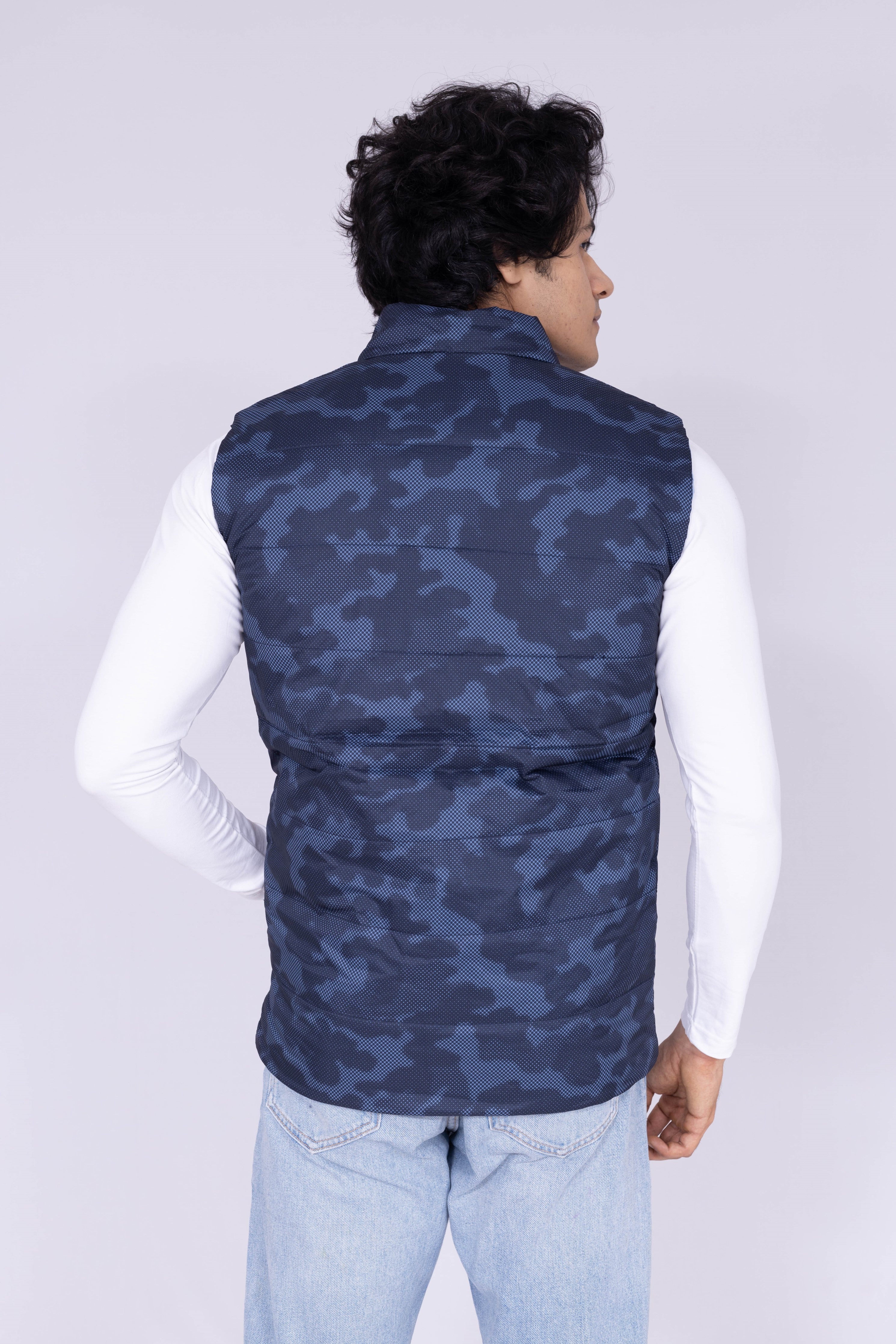 Print & Solid reversible sleeveless jacket