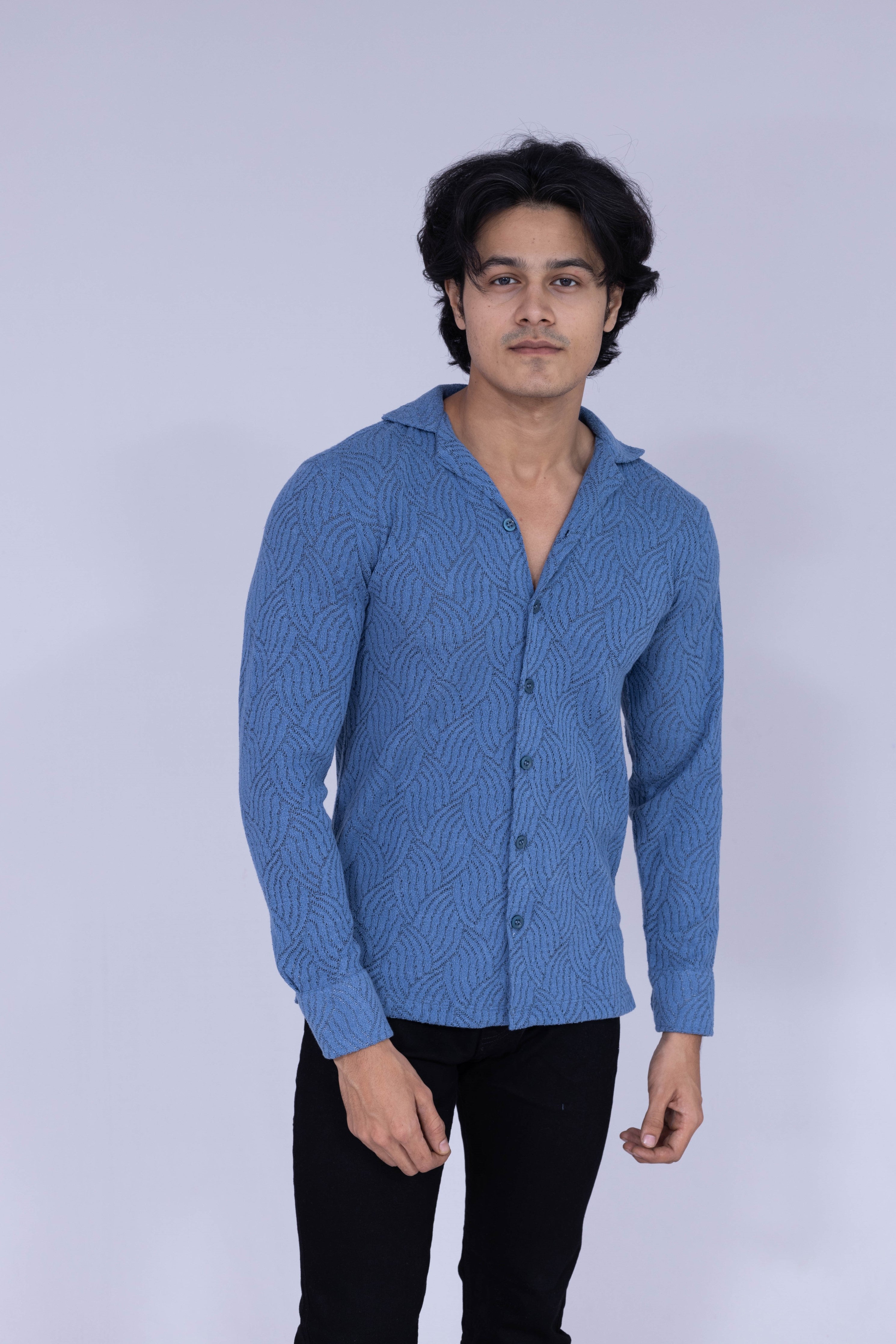 Wavy pattern light blue ink shirt