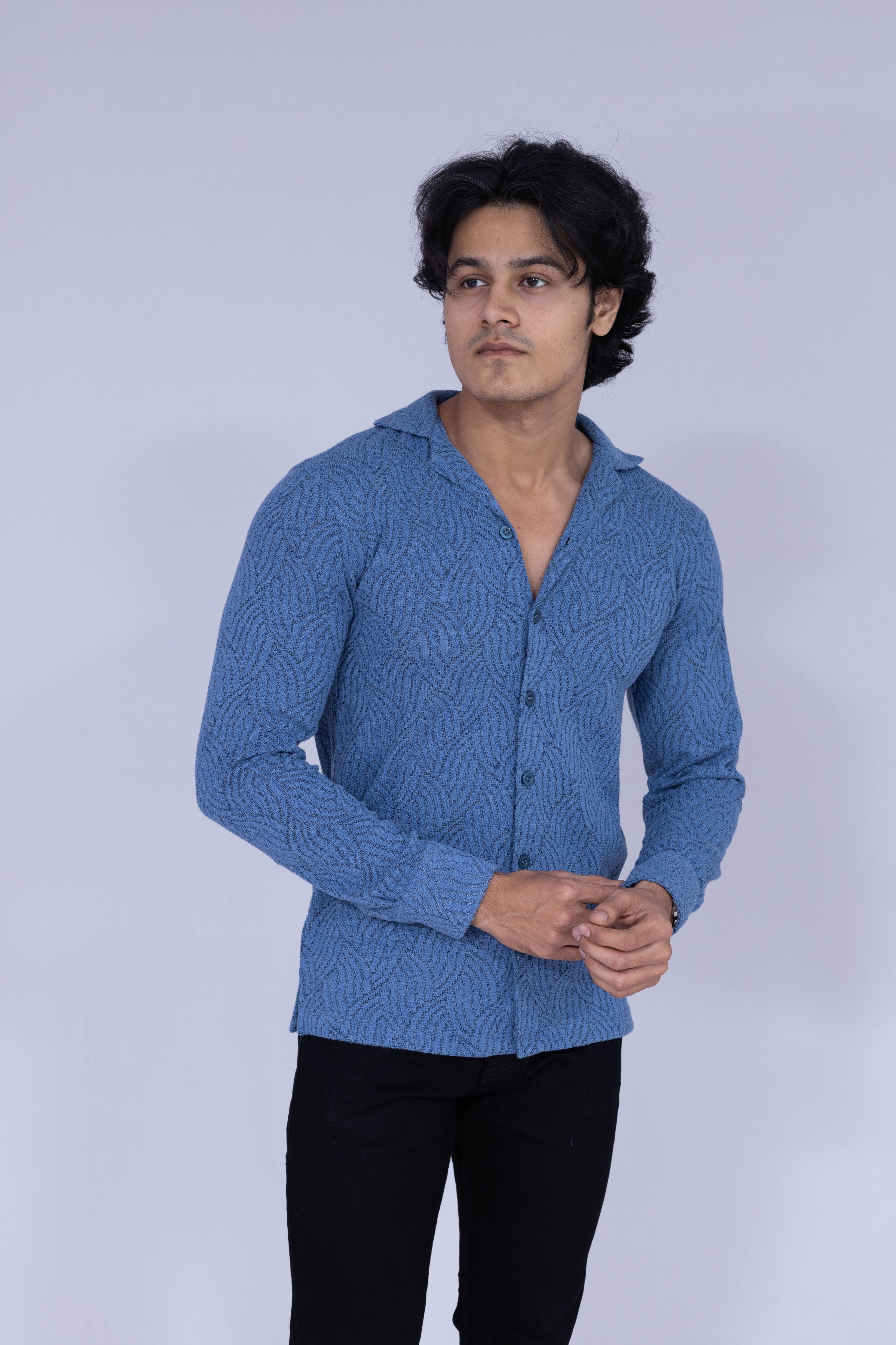 Wavy pattern light blue ink shirt