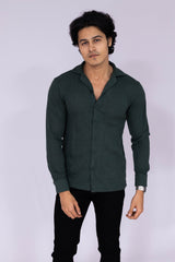 Wavy pattern bottle green shirt