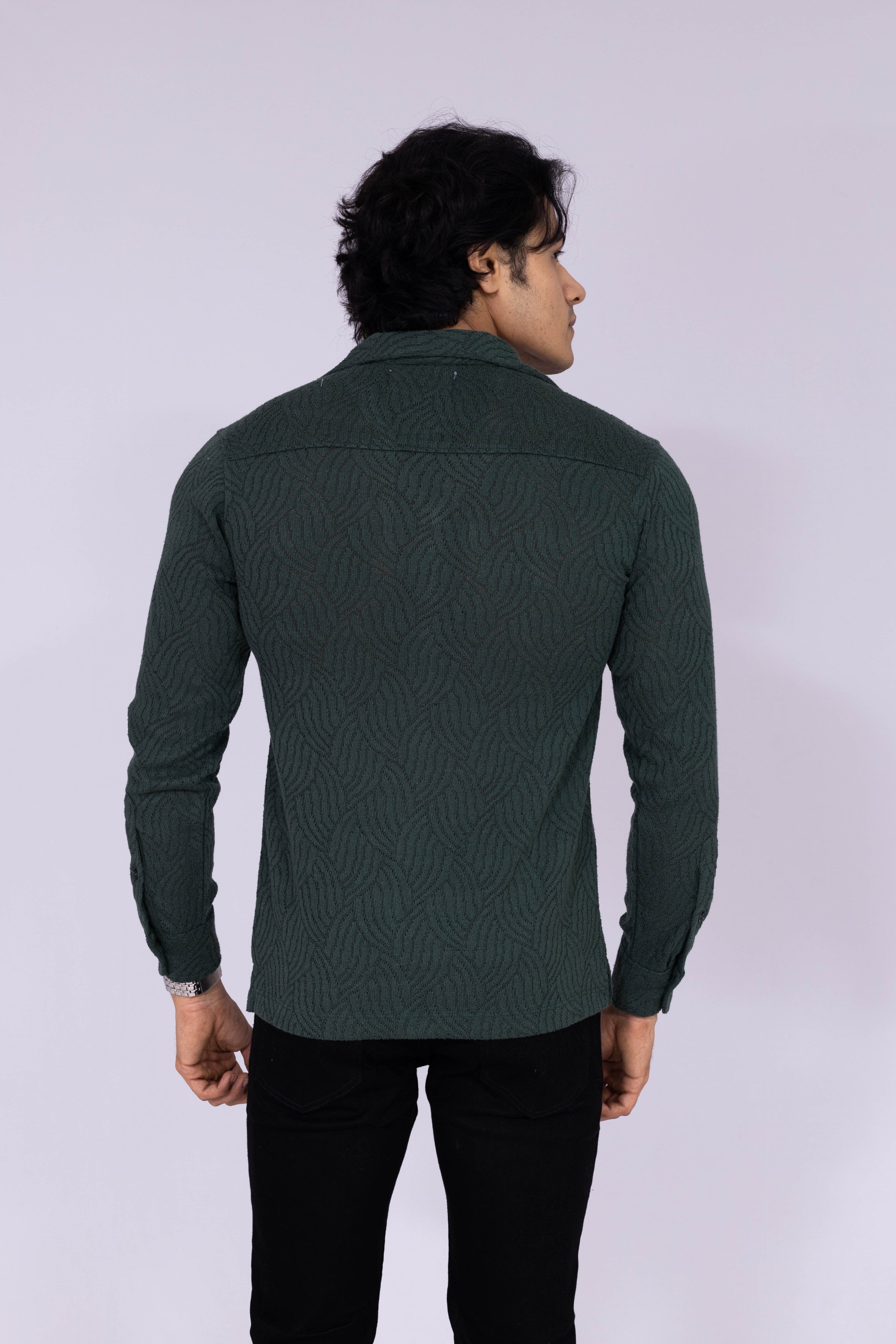 Wavy pattern bottle green shirt