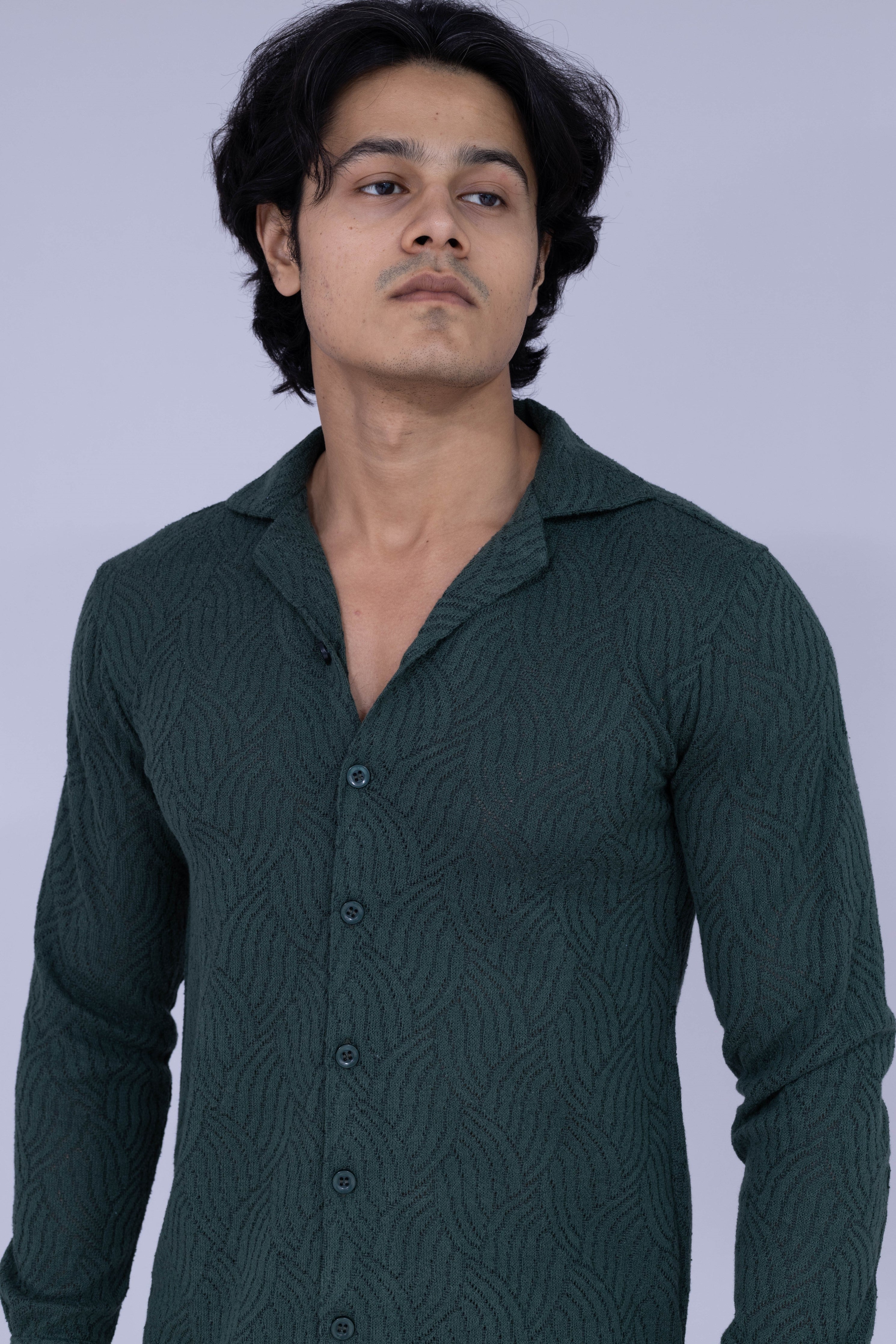 Wavy pattern bottle green shirt